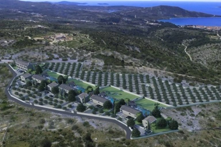 PRIMOŠTEN – 8 luksuznih vila sa bazenima i pomoćnim objektima